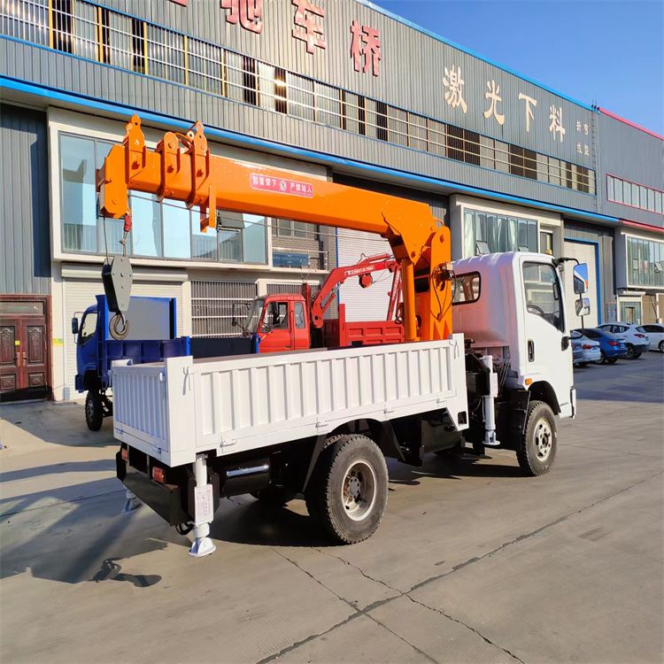 白塔区三轮随车吊定制 农用改装机自备吊中瑞长期出售